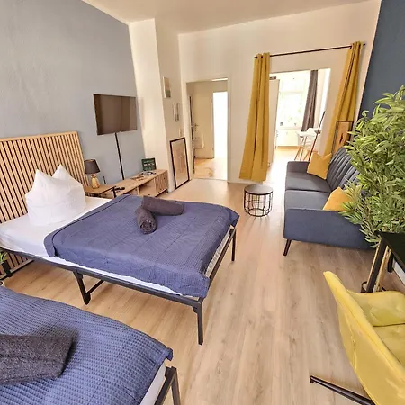 Moderne In Unmittelbarer Naehe Zum Schloss Apartment *
